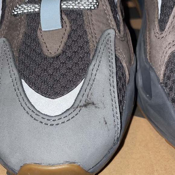Yeezy boost 700 v2 Geode - Picture 8 of 10